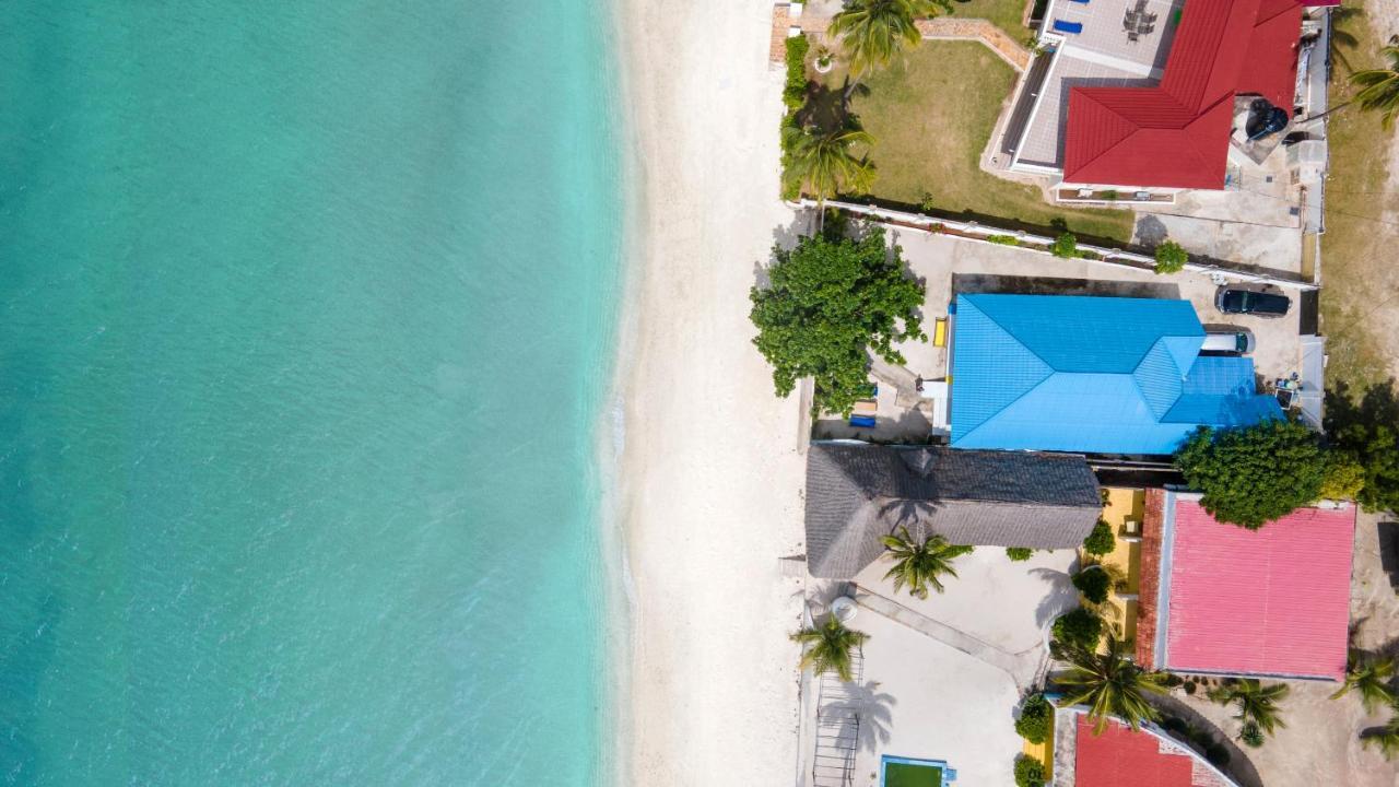 Uroa Beach Lodge Exterior photo