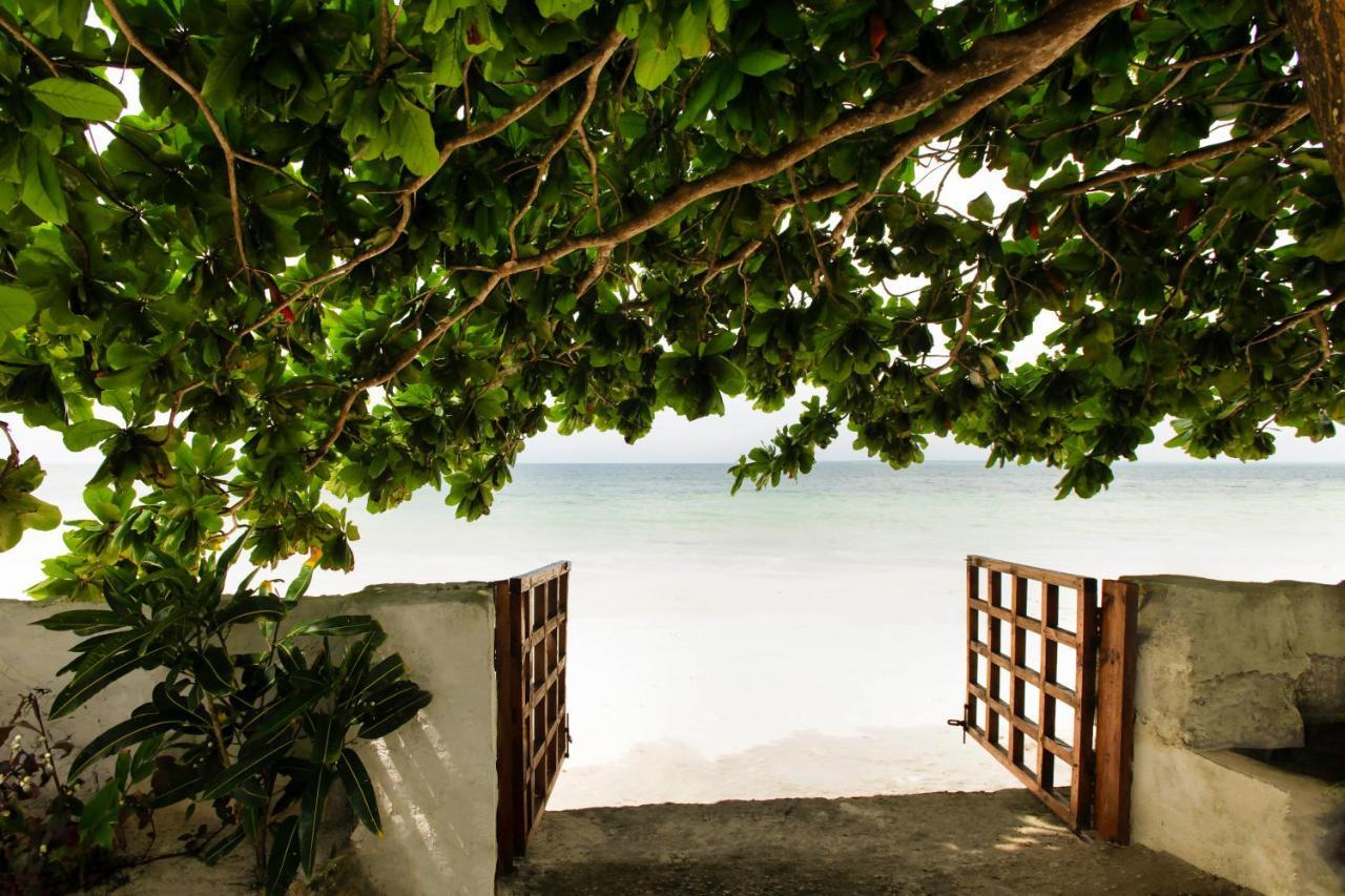 Uroa Beach Lodge Exterior photo